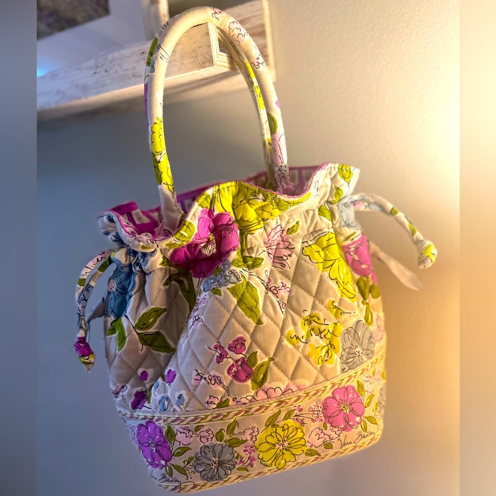 Adorable Vera Bradley Bag, perfect for spring!